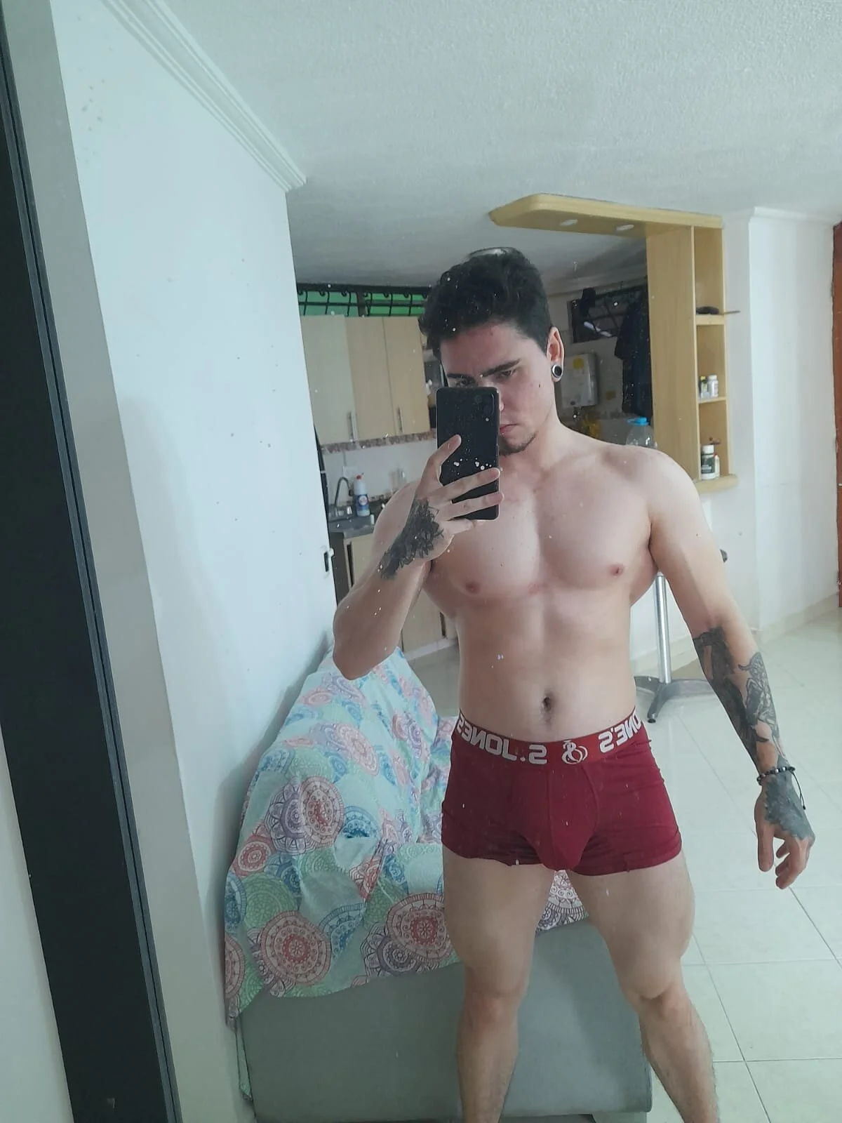 XXX Porn Photo of Nude Logan_Roy18 5