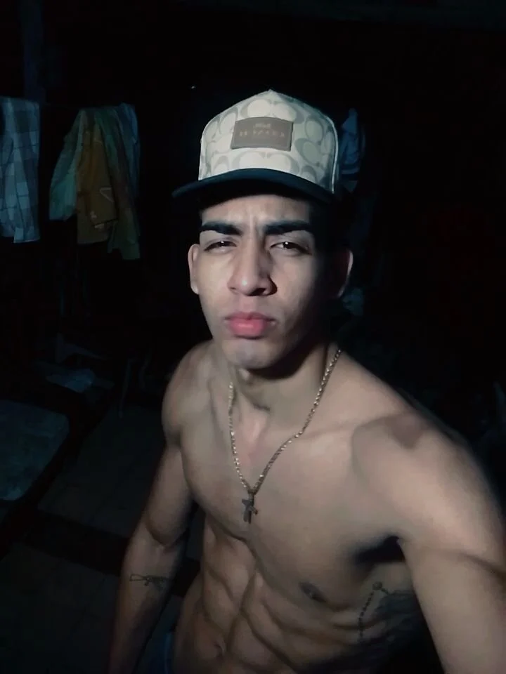 XXX Porn Photo of Nude Milo_LatinBoy 1