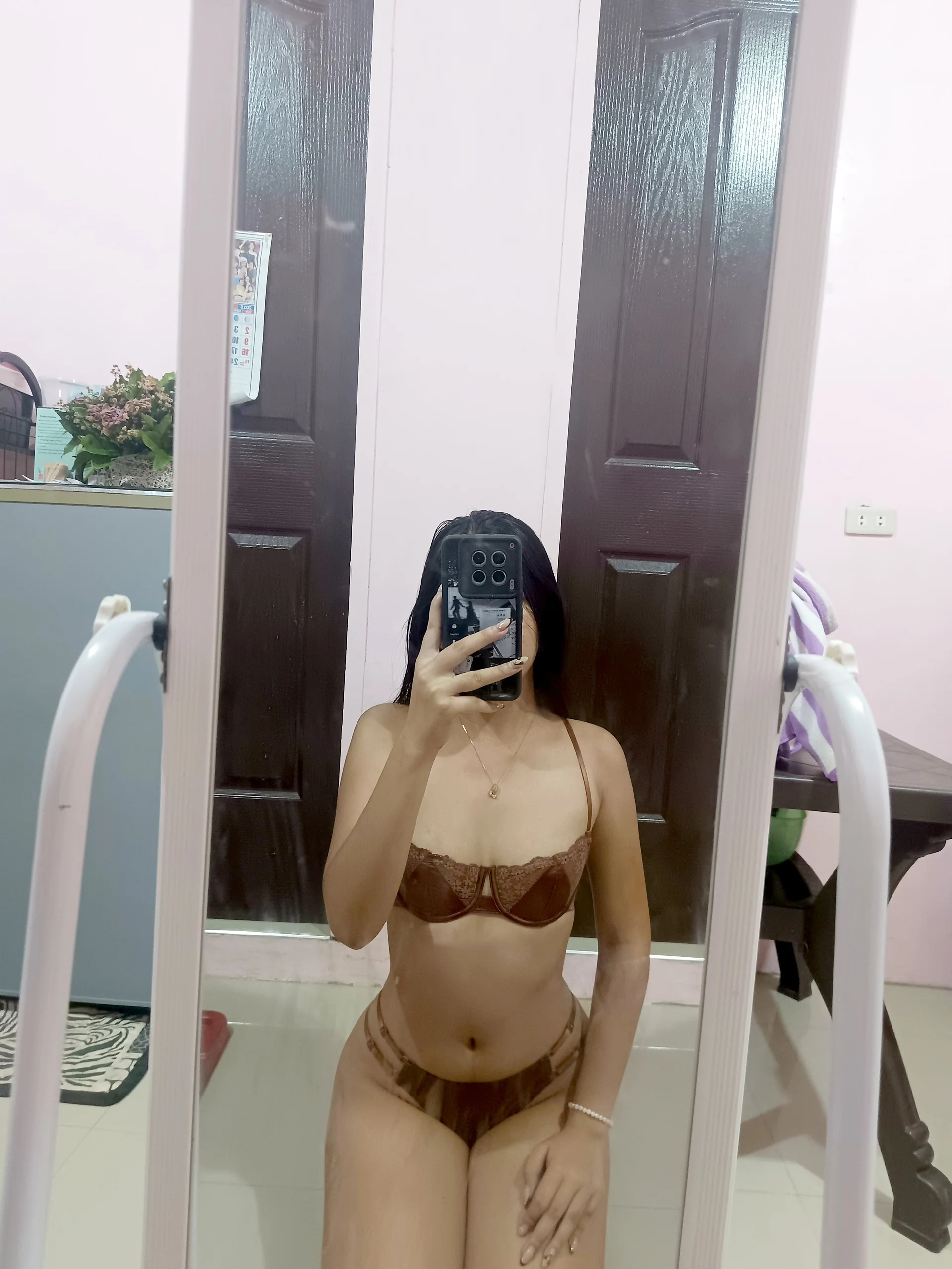 XXX Porn Photo of Nude Shy_SexyLady 1