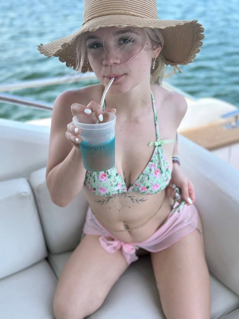 XXX Porn Photo of Nude Cutiepiespanks 100