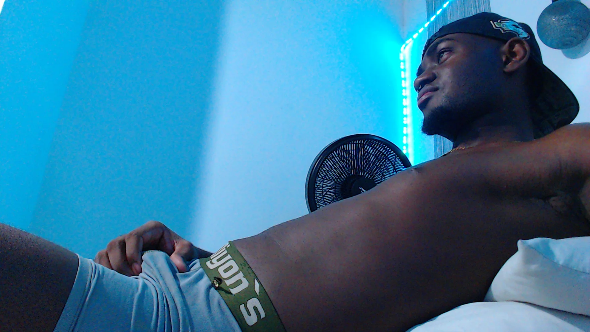 XXX Porn Photo of Nude eebony_stallion 11